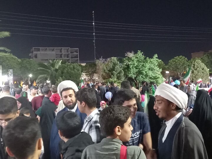 تصاویر/ فعالیت موکب مدرسه علمیه آیت‌الله مصطفوی کاشان در تجمعات مردمی برای جذب طلبه