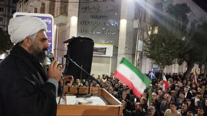 تصاویر/ شصت و یکمین شب متوالی؛ مردم انقلابی شهرستان میاندوآب بار دیگر پشتیبانی خود را از نیروهای مسلح و رهبری اثبات کردند