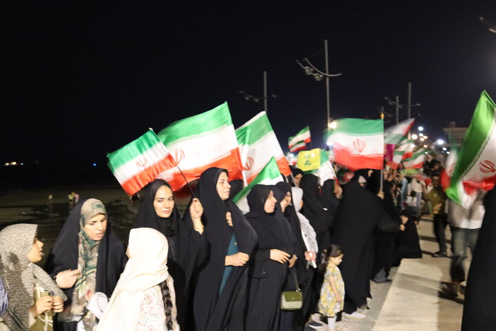 تصاویر/ زنجیره انسانی مردم دیّر در ساحل خلیج فارس