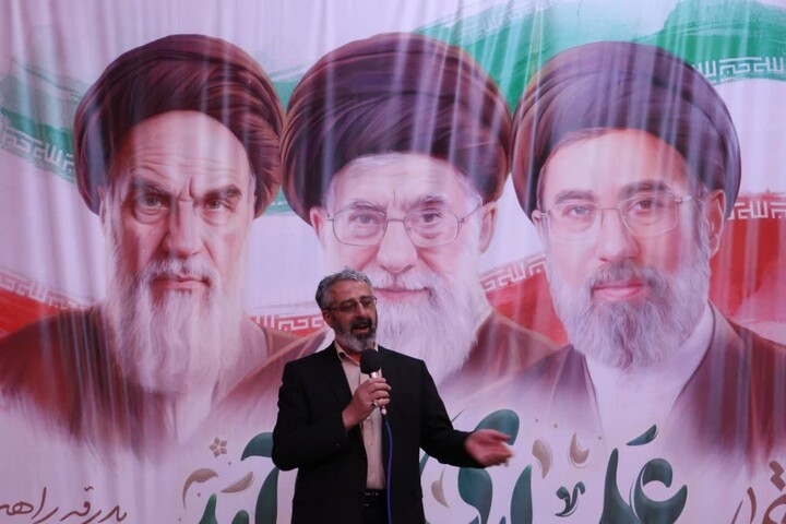 تصاویر / حضور شبانه مردم قروه درگزین در حمایت از نظام اسلامی