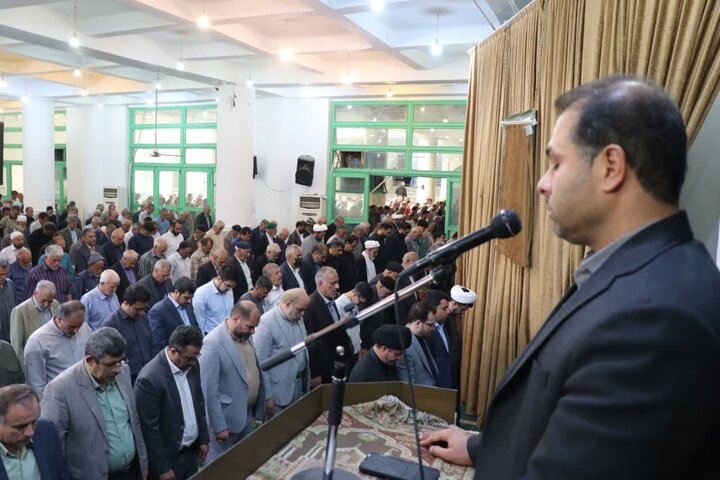 تصاویر/ اقامه نماز جمعه در قرچک