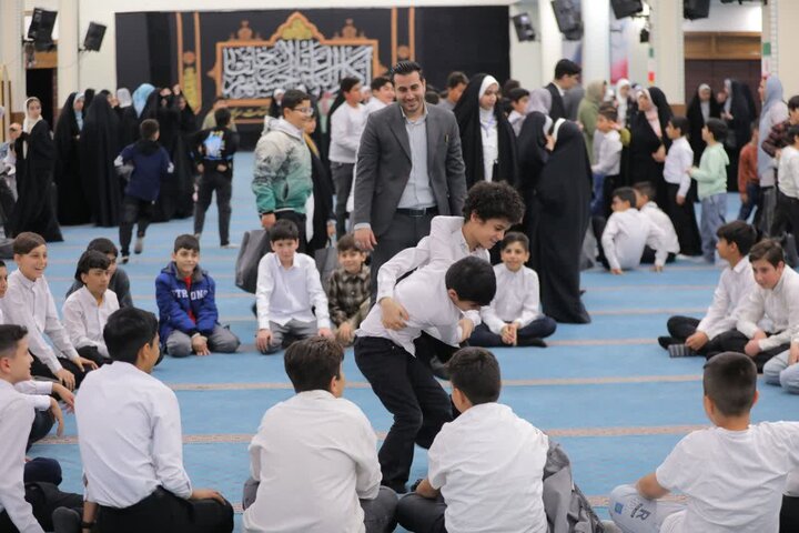 تصاویر/ اقامه نماز جمعه در ساوجبلاغ