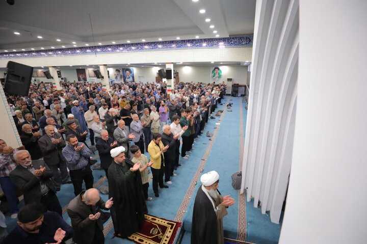 تصاویر/ اقامه نماز جمعه در ساوجبلاغ