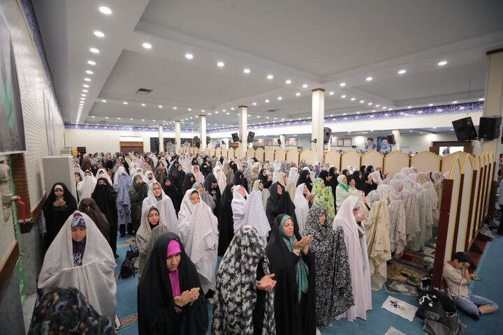 تصاویر/ اقامه نماز جمعه در ساوجبلاغ