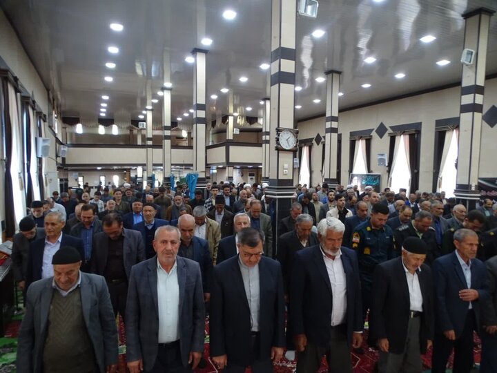 تصاویر/ اقامه نماز جمعه چهاربرج