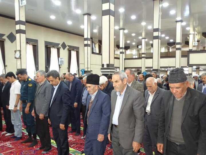 تصاویر/ اقامه نماز جمعه چهاربرج