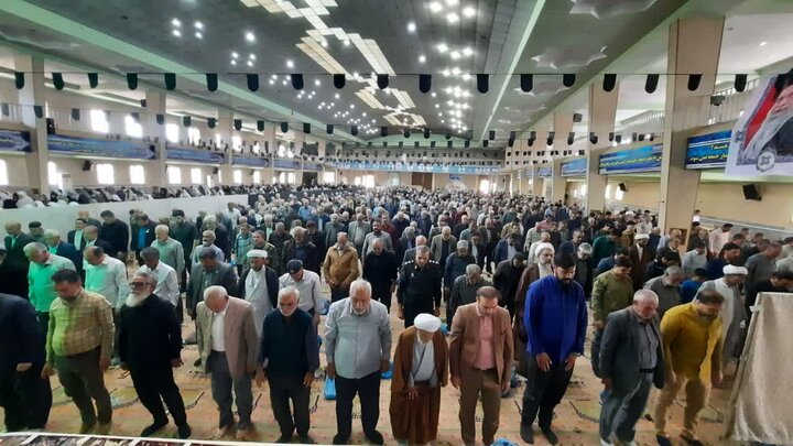تصاویر/اقامه نماز عبادی سیاسی جمعه در خمین
