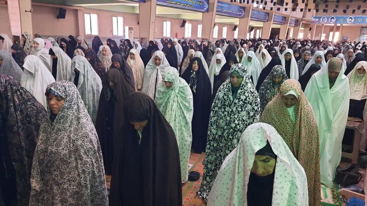 تصاویر/اقامه نماز عبادی سیاسی جمعه در خمین