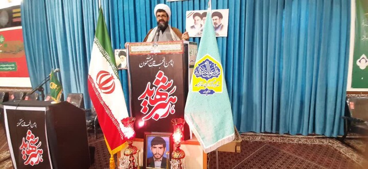 تصاویر/ اقامه نمازجمعه شهر دندی