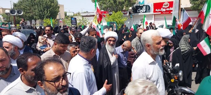 تصاویر/  راهپیمایی  نمازگزاران بوشهری در روز ملی خلیج فارس