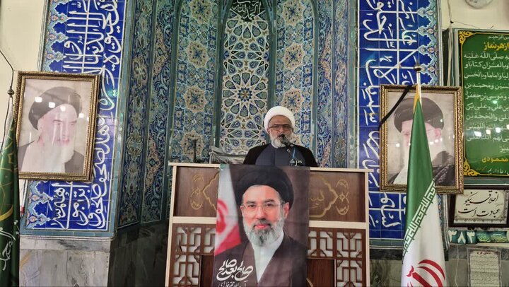 تصاویر/ برپایی نماز جمعه لاریجان به امامت حجت الاسلام و المسلمین شکری