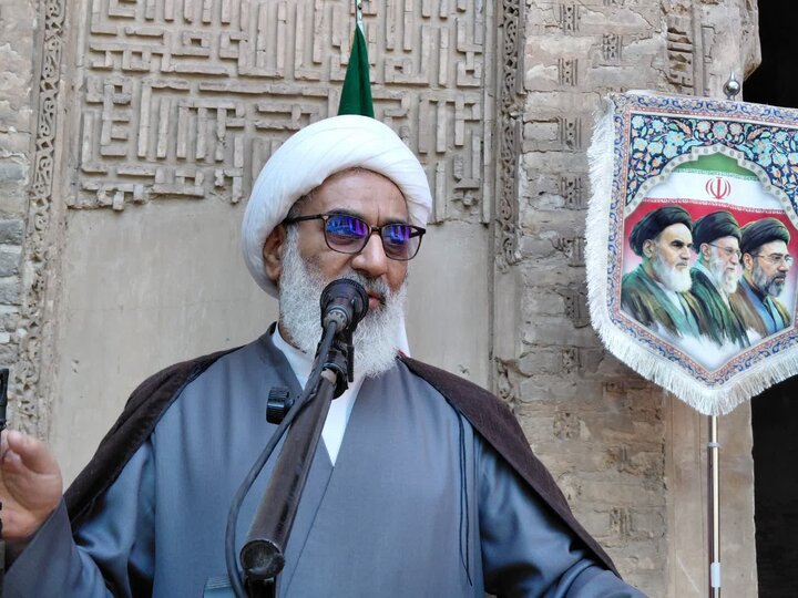 تصاویر/ نماز جمعه ۱۱اردیبهشت ماه سال ۱۴٠۵با حضور انبوه نمازگزاران جمعه ورامین