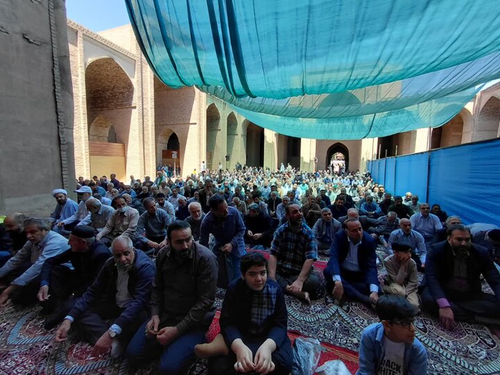 تصاویر/ نماز جمعه ۱۱اردیبهشت ماه سال ۱۴٠۵با حضور انبوه نمازگزاران جمعه ورامین