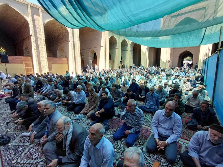 تصاویر/ نماز جمعه ۱۱اردیبهشت ماه سال ۱۴٠۵با حضور انبوه نمازگزاران جمعه ورامین