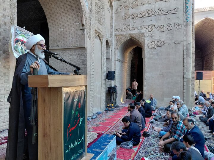 تصاویر/ نماز جمعه ۱۱اردیبهشت ماه سال ۱۴٠۵با حضور انبوه نمازگزاران جمعه ورامین