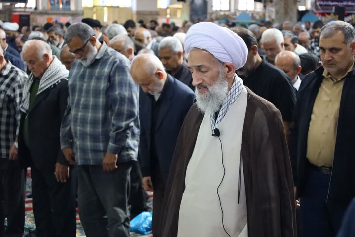 تصاویر/ اقامه نماز جمعه در شهرستان ساری به امامت حجت الاسلام و المسلمین محمدی لائینی نماینده ولی فقیه در استان