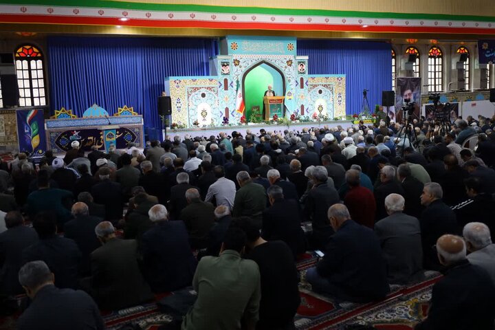 تصاویر/ اقامه نماز جمعه در شهرستان ساری به امامت حجت الاسلام و المسلمین محمدی لائینی نماینده ولی فقیه در استان