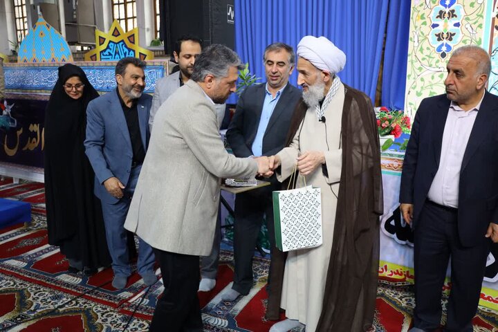تصاویر/ اقامه نماز جمعه در شهرستان ساری به امامت حجت الاسلام و المسلمین محمدی لائینی نماینده ولی فقیه در استان