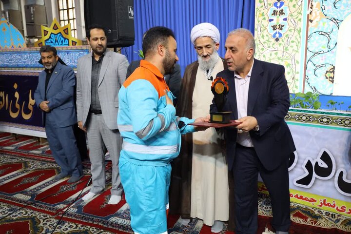 تصاویر/ اقامه نماز جمعه در شهرستان ساری به امامت حجت الاسلام و المسلمین محمدی لائینی نماینده ولی فقیه در استان