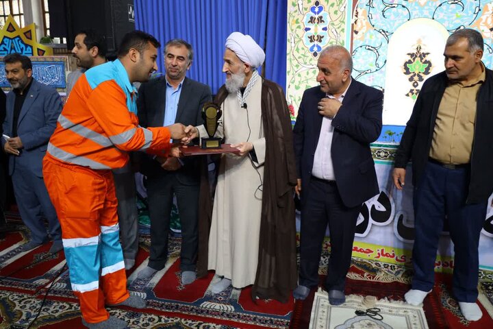 تصاویر/ اقامه نماز جمعه در شهرستان ساری به امامت حجت الاسلام و المسلمین محمدی لائینی نماینده ولی فقیه در استان