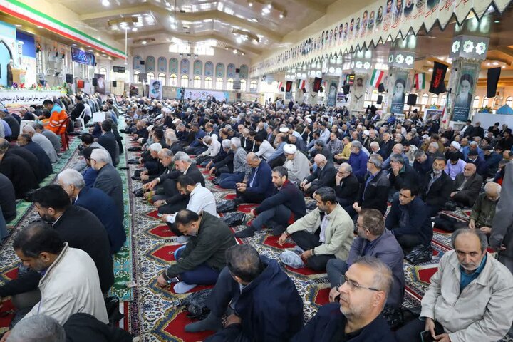 تصاویر/ اقامه نماز جمعه در شهرستان ساری به امامت حجت الاسلام و المسلمین محمدی لائینی نماینده ولی فقیه در استان