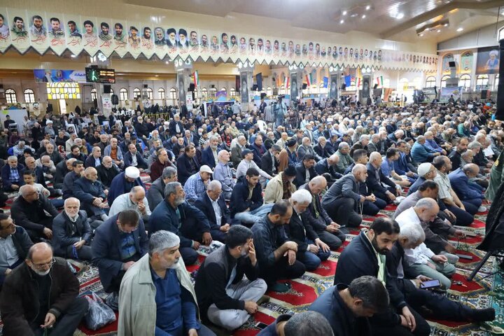 تصاویر/ اقامه نماز جمعه در شهرستان ساری به امامت حجت الاسلام و المسلمین محمدی لائینی نماینده ولی فقیه در استان