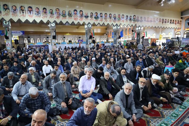 تصاویر/ اقامه نماز جمعه در شهرستان ساری به امامت حجت الاسلام و المسلمین محمدی لائینی نماینده ولی فقیه در استان