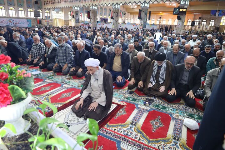 تصاویر/ اقامه نماز جمعه در شهرستان ساری به امامت حجت الاسلام و المسلمین محمدی لائینی نماینده ولی فقیه در استان