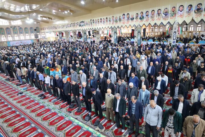 تصاویر/ اقامه نماز جمعه در شهرستان ساری به امامت حجت الاسلام و المسلمین محمدی لائینی نماینده ولی فقیه در استان