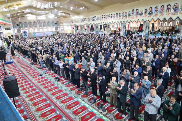تصاویر/ اقامه نماز جمعه در شهرستان ساری به امامت حجت الاسلام و المسلمین محمدی لائینی نماینده ولی فقیه در استان
