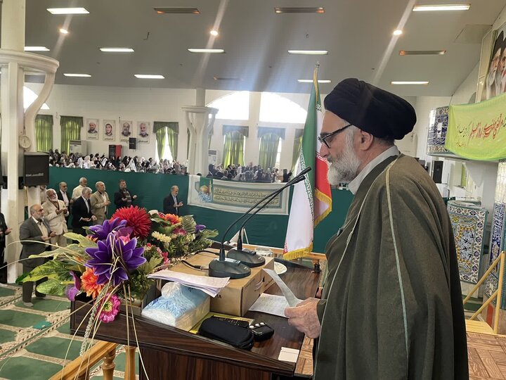 تصاویر/ اقامه نماز جمعه شهرستان نوشهر به امامت حجت الاسلام و المسلمین حسینی