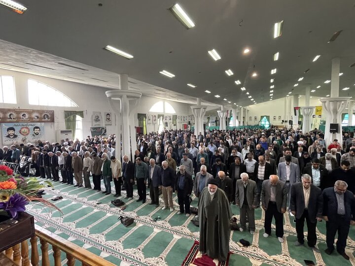 تصاویر/ اقامه نماز جمعه شهرستان نوشهر به امامت حجت الاسلام و المسلمین حسینی