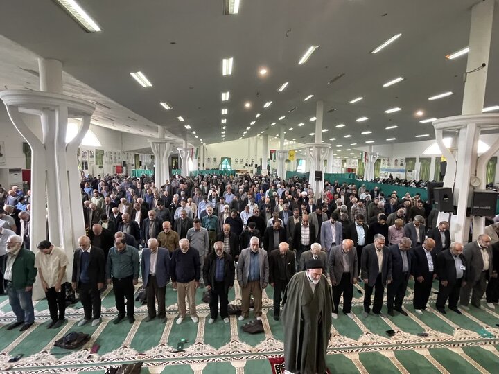 تصاویر/ اقامه نماز جمعه شهرستان نوشهر به امامت حجت الاسلام و المسلمین حسینی