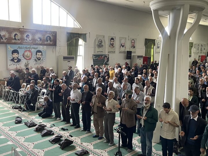 تصاویر/ اقامه نماز جمعه شهرستان نوشهر به امامت حجت الاسلام و المسلمین حسینی