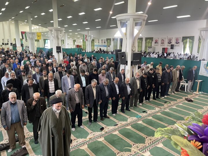 تصاویر/ اقامه نماز جمعه شهرستان نوشهر به امامت حجت الاسلام و المسلمین حسینی