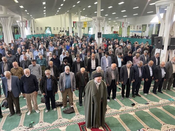 تصاویر/ اقامه نماز جمعه شهرستان نوشهر به امامت حجت الاسلام و المسلمین حسینی