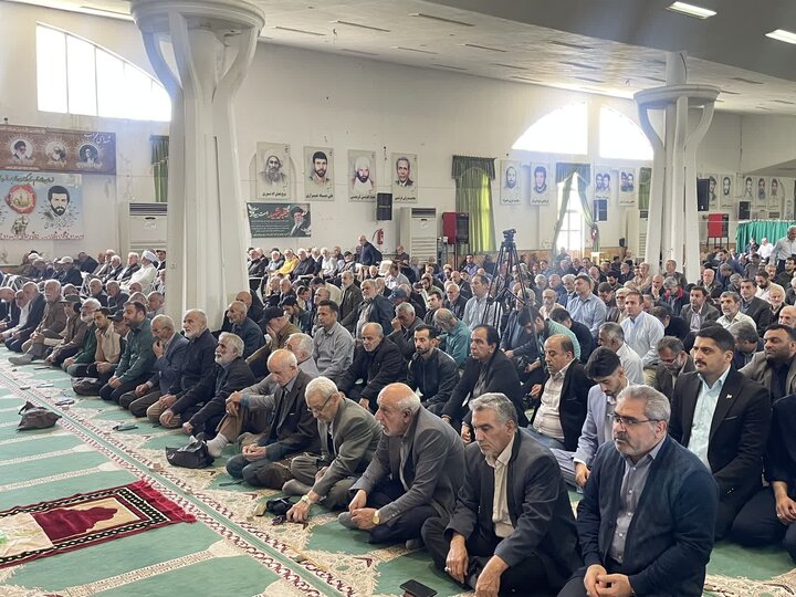تصاویر/ اقامه نماز جمعه شهرستان نوشهر به امامت حجت الاسلام و المسلمین حسینی