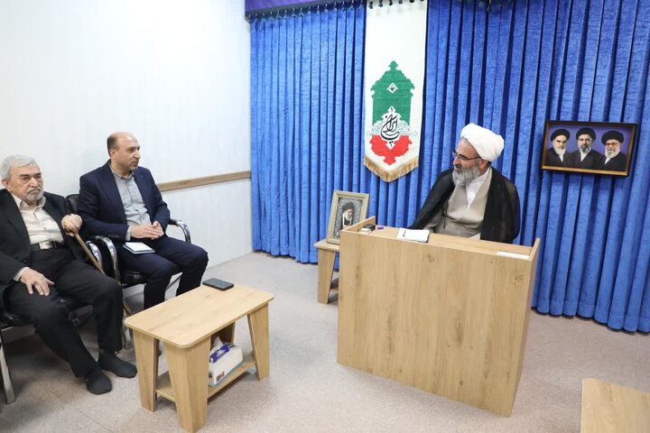 تصاویر/ دیدار مدیرکل حج و زیارت استان سمنان با نماینده ولی‌فقیه در استان سمنان