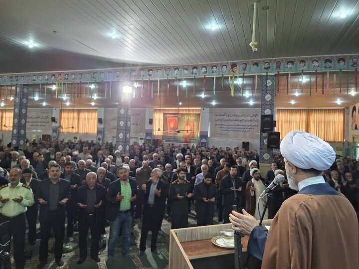 تصاویر/ اقامه نماز جمعه شهرستان فریدونکنار به امامت حجت الاسلام و المسلمین تقی پور