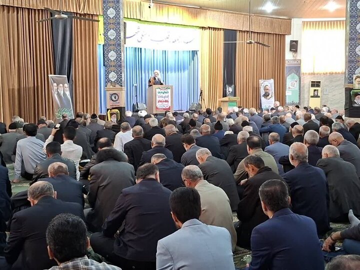 تصاویر/ اقامه نماز جمعه شهرستان فریدونکنار به امامت حجت الاسلام و المسلمین تقی پور
