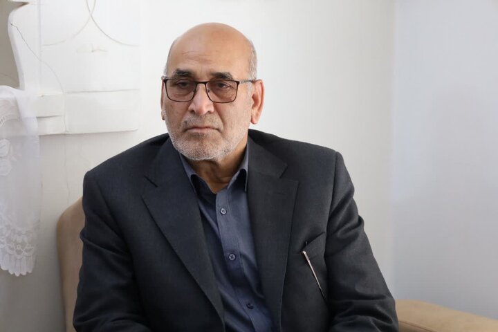 تصاویر/ دیدار معاون سیاسی امنیتی استاندار یزد با خانواده شهید دانش آموز میدان خیابان یزد