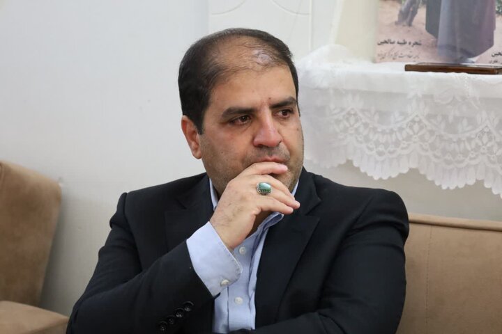 تصاویر/ دیدار معاون سیاسی امنیتی استاندار یزد با خانواده شهید دانش آموز میدان خیابان یزد