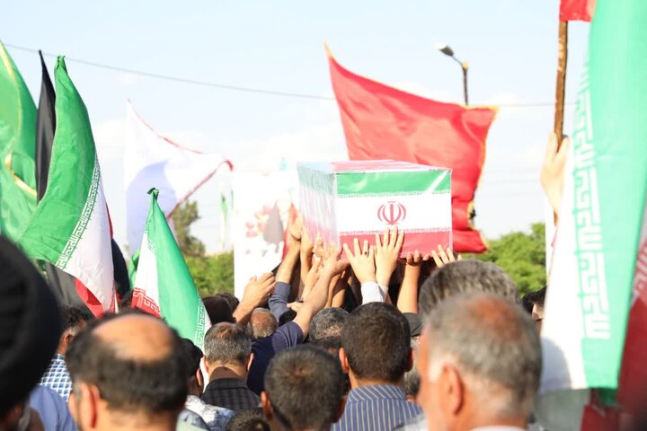 تصاویر/ آیین بدرقه و خاکسپاری شهید فاطمه موحدان دختر دانش آموز جانفدای ایران