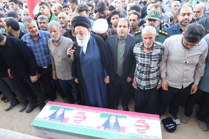 تصاویر/ آیین بدرقه و خاکسپاری شهید فاطمه موحدان دختر دانش آموز جانفدای ایران