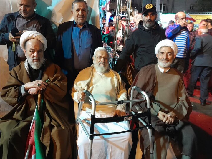 تصاویر/ اجتماع اهالی مسجد الرسول(ص) سعادت آباد تهران در شصت و دومین شب حماسه آفرینی