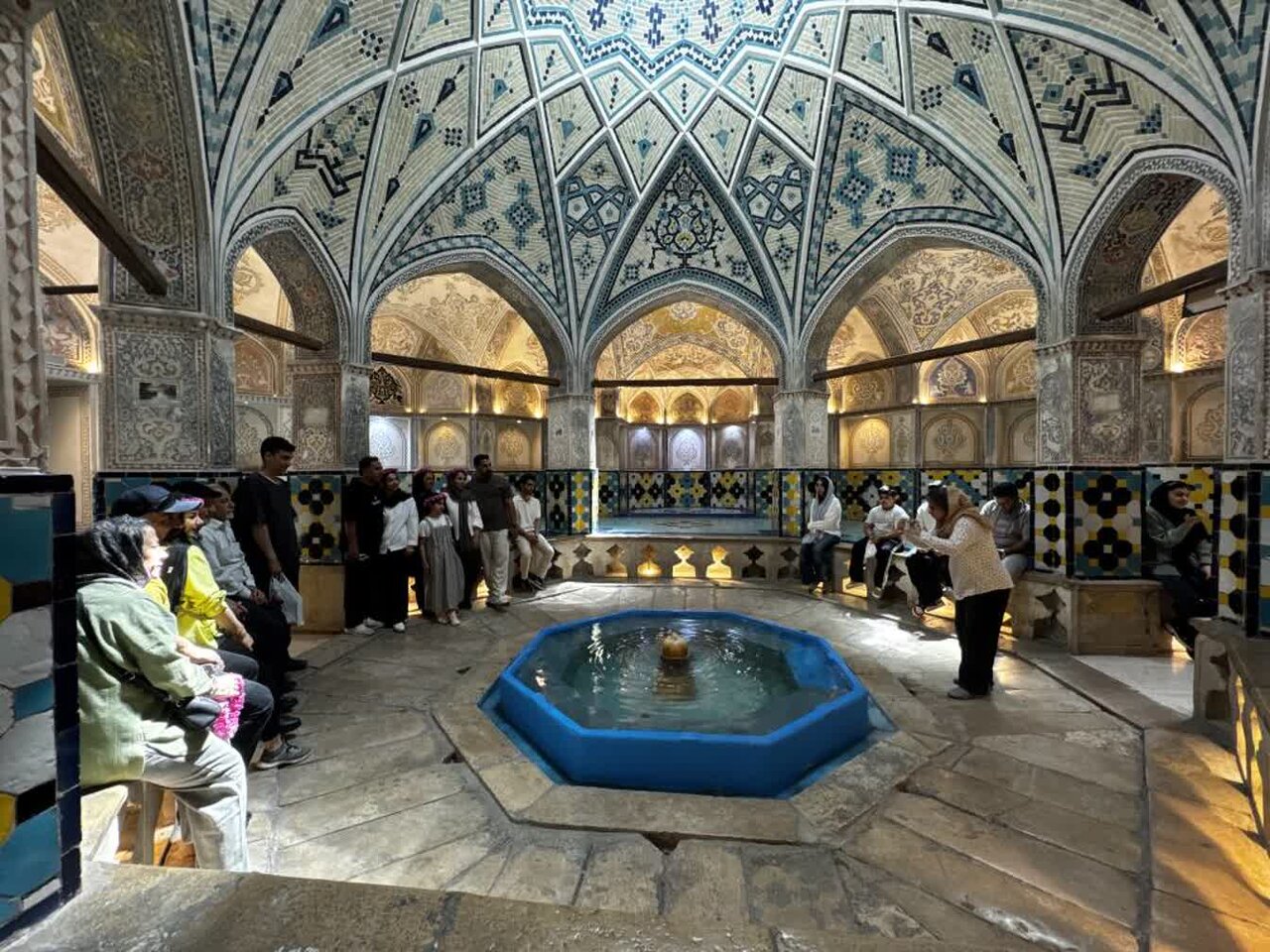 مشارکت بیش از ۸ هزار نفر در برنامه‌های فرهنگی و زیارتی دهه کرامت کاشان