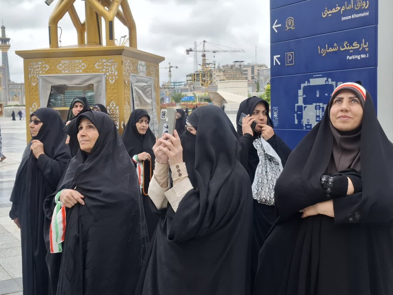 اجتماع بزرگ کاروان خادمیاران رضوی کاشان در حرم رضوی برگزار شد+ تصاویر