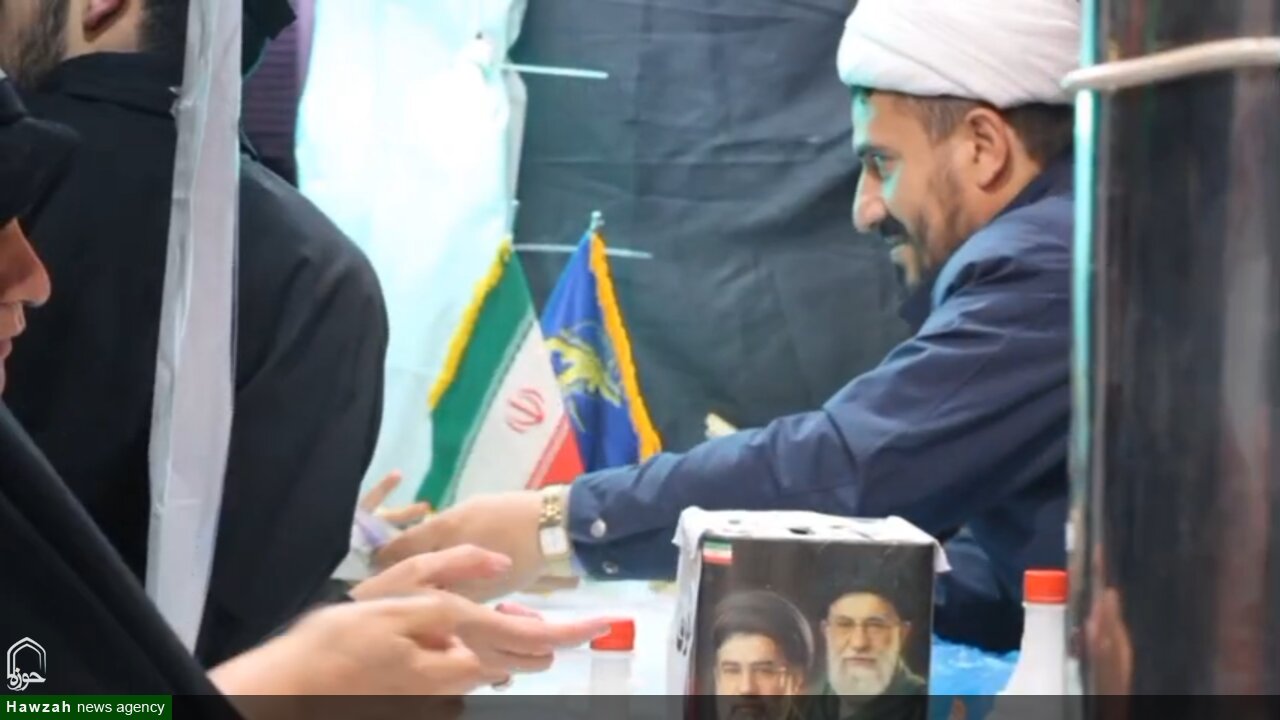 فیلم| استمرار خدمت‌رسانی جهادی موکب مدرسه علمیه امیرالمومنین(ع) تبریز به مردم