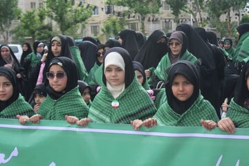 تصاویر/ خدمت رسانی طلاب مدرسه علمیه کوثر صفادشت به مردم در تجمع امام رضایی ها