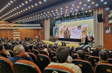 معلمان بنیانگذاران فکر و سازندگان آینده جامعه‌ هستند